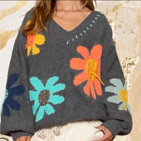 POL Gray Sweater with Colorful Floral Design - Picture 4 of 4